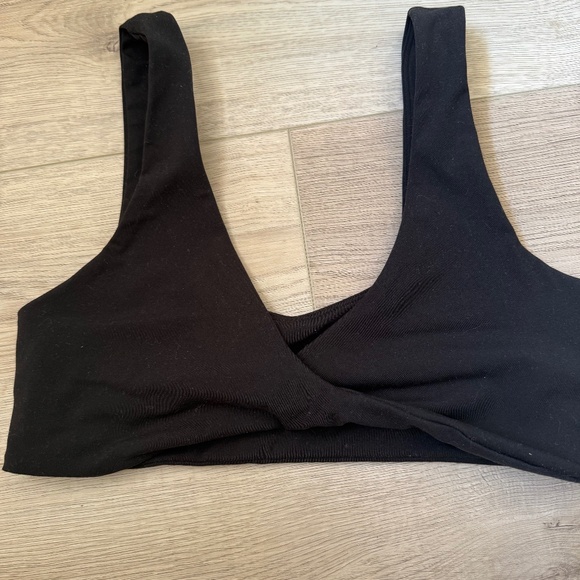 Darcsport Loyalty Twist Bra in Black - Picture 1 of 4